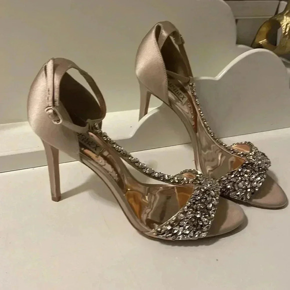 Badgley Mischka Collection Badgley Mischka Crystal Embellished great condition - Picture 12 of 12